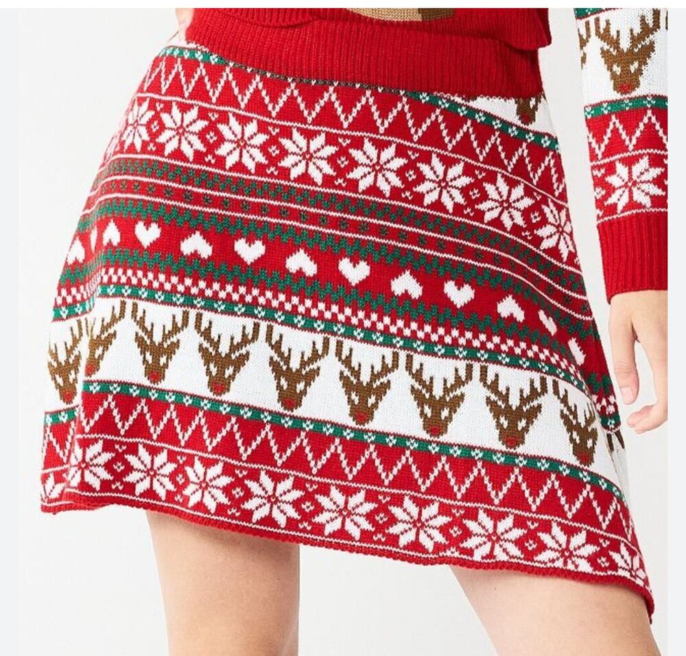 Born Famous Women Christmas Holiday Snowflake/Reindeer Sweater Mini Skirt Sz.Med